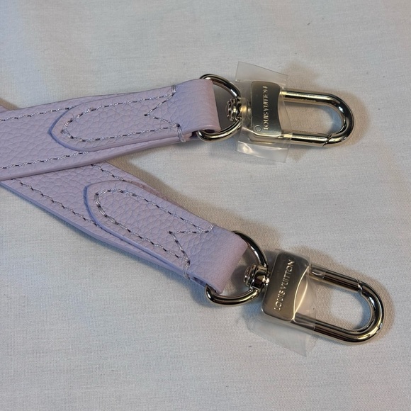 Gorgeous Louis Vuitton Monogram Lilac Strap - Picture 6 of 7